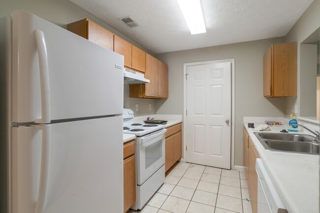 Building Photo - 6302 Fairington Village Dr