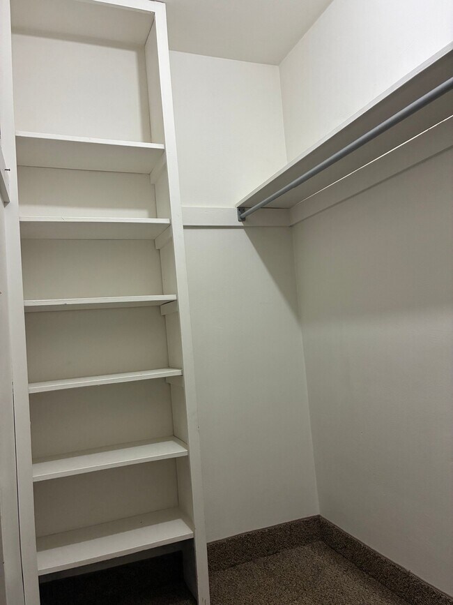 Foto del edificio - 2150 W 8th St