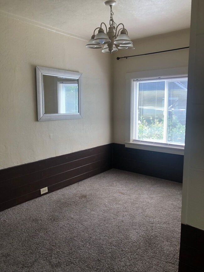 Foto del edificio - 1032-1038 Woodrow Ln
