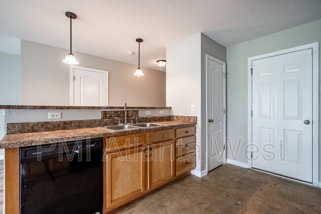 Building Photo - 6875 Mountain Cir