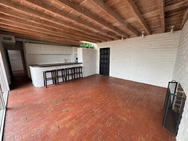 Foto del edificio - 1710 Harper Ave