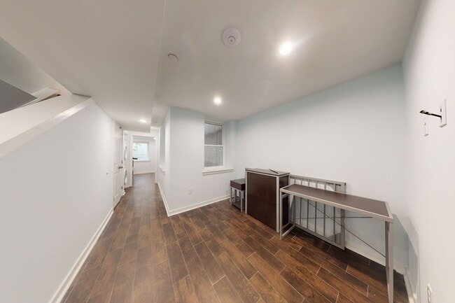 Building Photo - 1517 W Seybert St