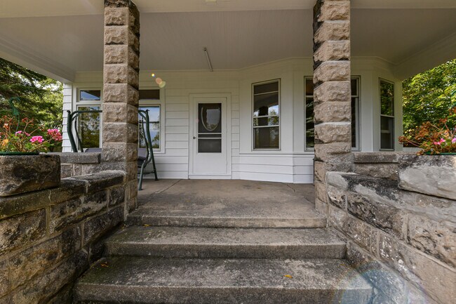 Building Photo - 112 Ellenbecker Rd