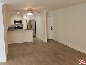 Building Photo - 827 2nd St