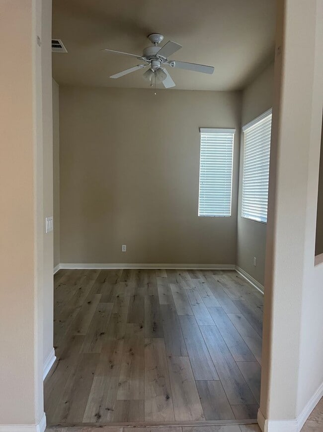 Foto del edificio - 2 bedroom 2 bath with bonus room/ office r...