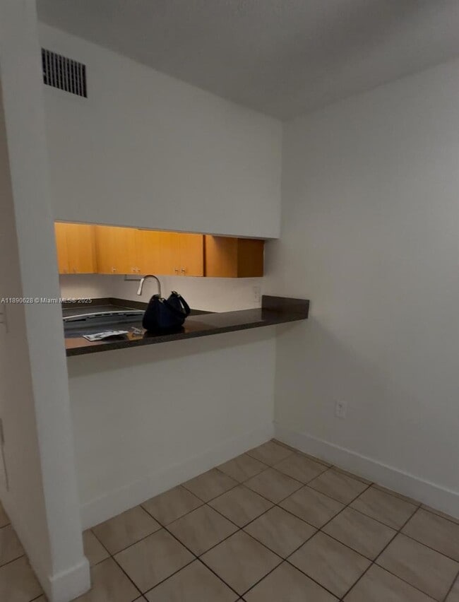Building Photo - 2353 W 66th Pl