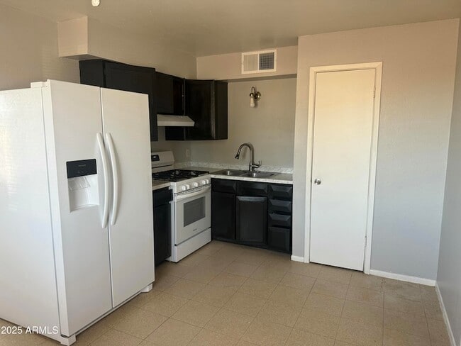 Foto del edificio - 501 W 14th St