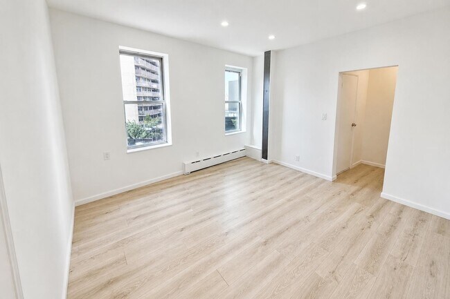 Foto del edificio - 6045 JFK Blvd E