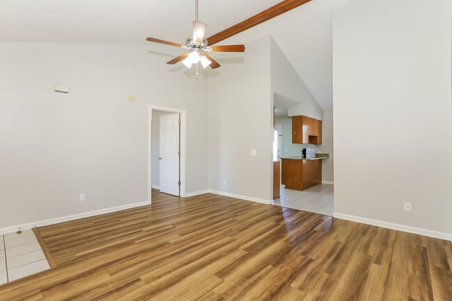 Foto del edificio - 420 Wildwood Dr