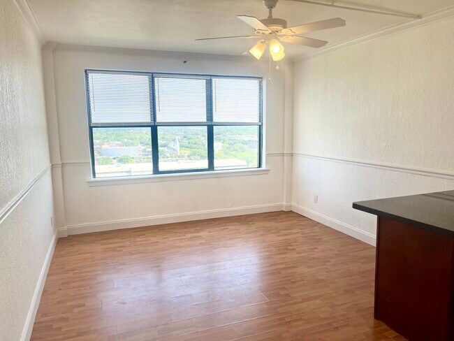 Foto del edificio - 311 W Ashley St