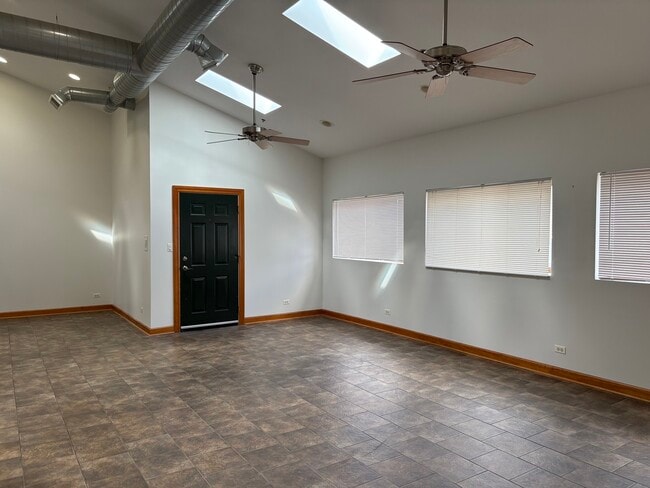 Building Photo - 16649 Oak Park Ave