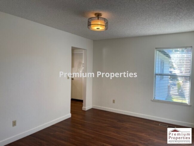 Building Photo - 949 San Simeon Dr