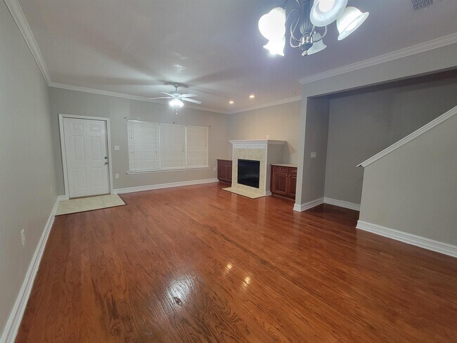 Foto del edificio - 1517 Crescent Hills Dr