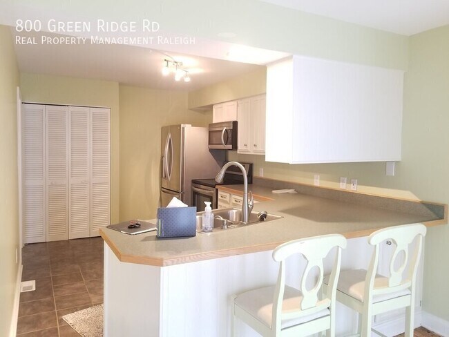 Foto del edificio - 800 Green Ridge Dr
