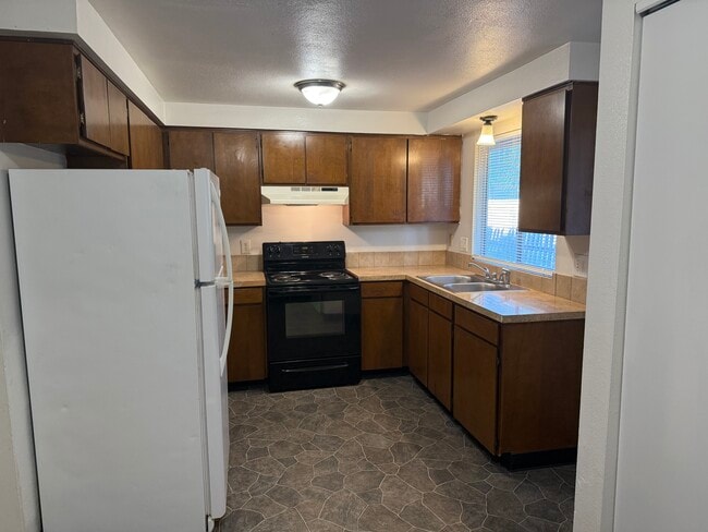 Building Photo - 2403 s kimball ave