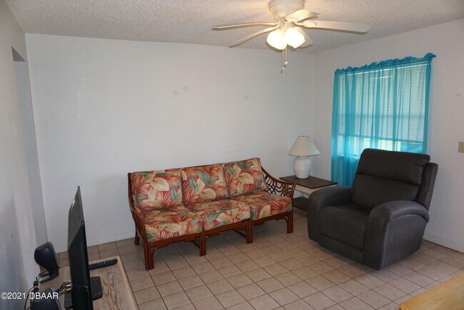 Building Photo - 16 Oriole Cir