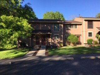 Foto del edificio - 3160 Laurel Ridge Cir