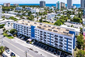 Building Photo - 550 Bayshore Dr