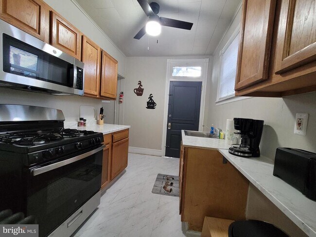 Building Photo - 602 W 23rd St