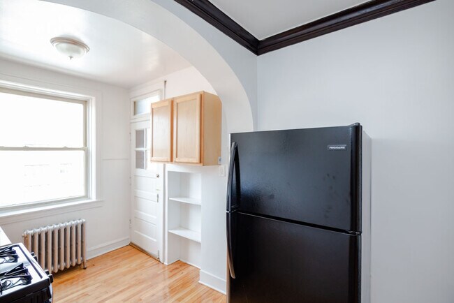 Building Photo - 2111 Grove Ave