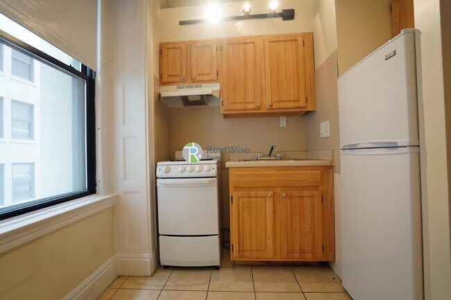 Building Photo - 62 Boylston St