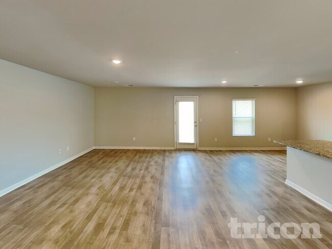 Building Photo - 930 Equine Dr