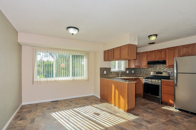 Building Photo - 11675 Sheffield Dr