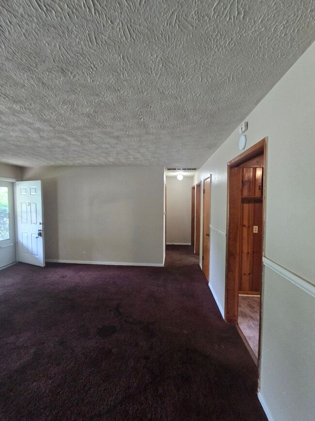 Building Photo - Two Bedroom Duplex located in Lawrence Township near Shadeland and 48th St