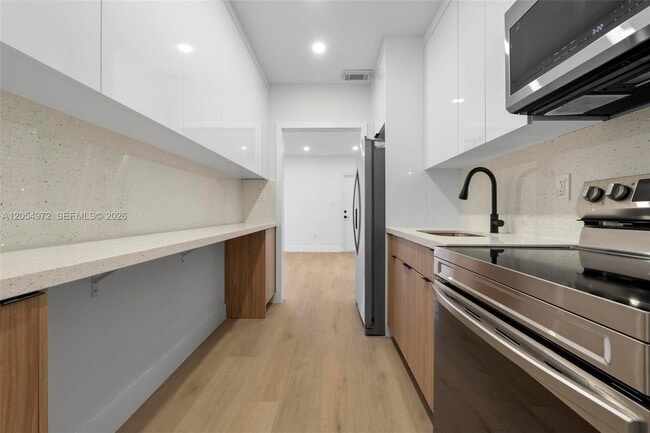Building Photo - 1060 Pasco Jose De La Luz Y Caballero Ct