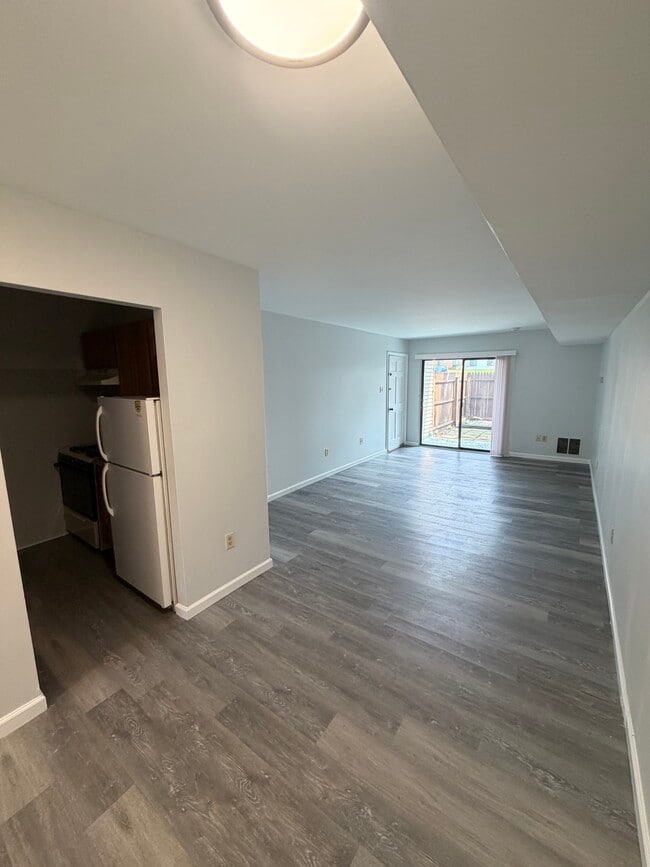Building Photo - 85 Lancaster Est