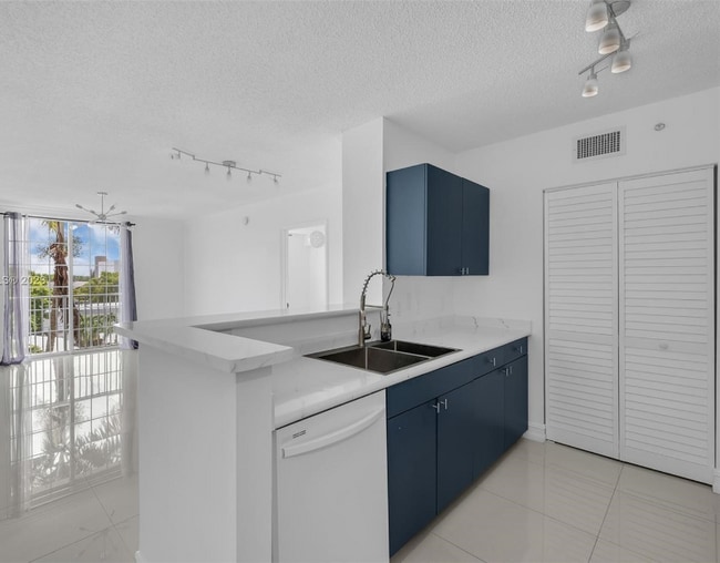 Photo - 1900 Van Buren St Apartment