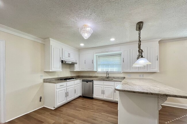Building Photo - Three Bedroom House with a Huge Yard and B...