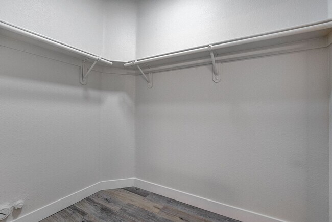 Building Photo - Upgraded First-Floor Condo in a Gated Summ...