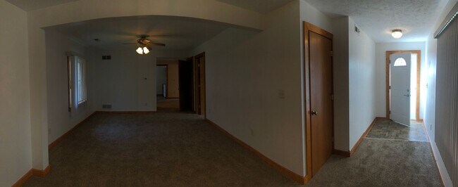 Building Photo - 4-Bedroom, 1.5 bath home, close to ISU campus