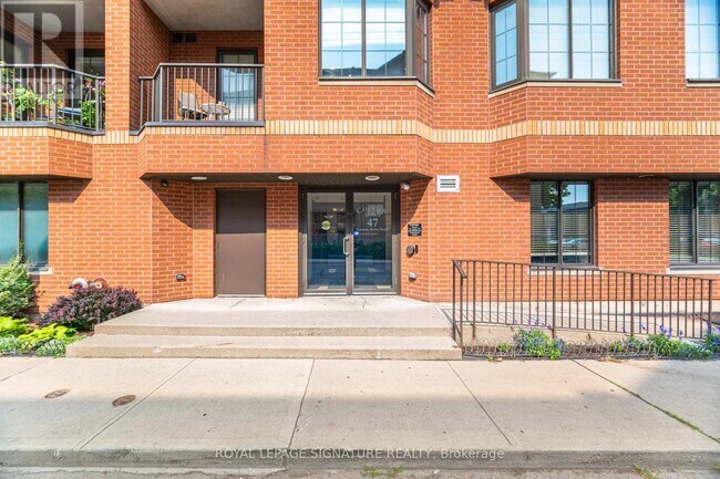 Photo du bâtiment - 47 Caroline St N