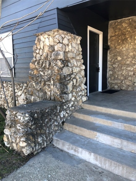 Building Photo - 2923 Azle Ave
