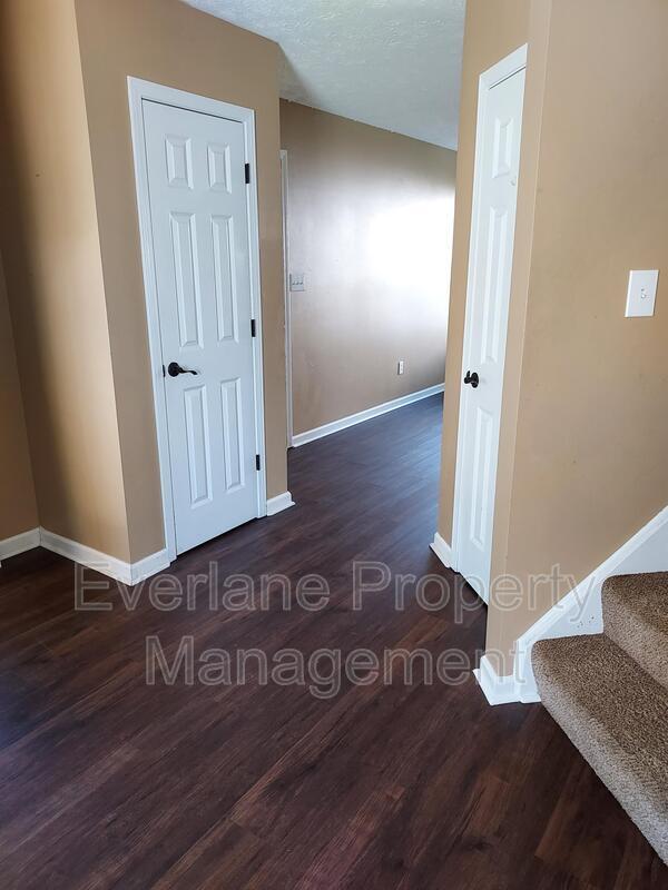 Building Photo - 10693 Summerwood Ln