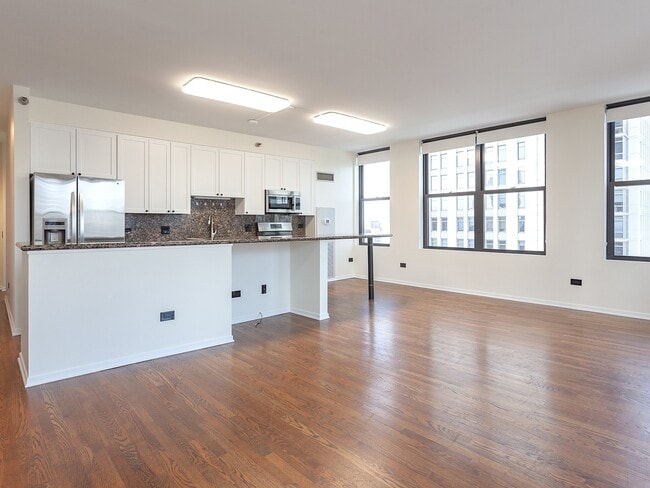 Foto del edificio - 330 N Jefferson St