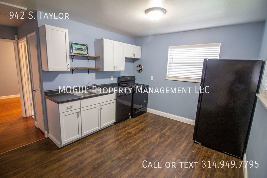 942 S Taylor Ave, Kirkwood, MO 63122 Room for Rent in Kirkwood, MO