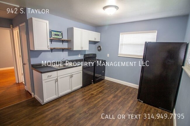 Building Photo - Great location!  Great schools!  Kirkwood ...
