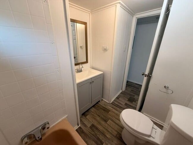 Building Photo - Cute 2 Bed in Greenville!