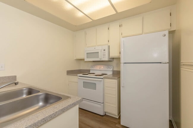 Building Photo - Westridge Apartment Homes