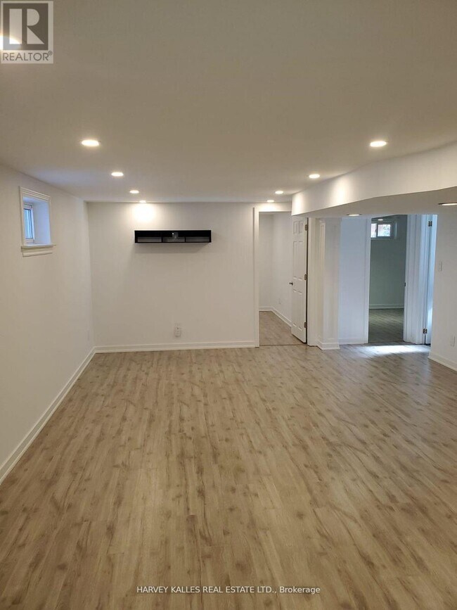 Building Photo - 347 Ella Ct