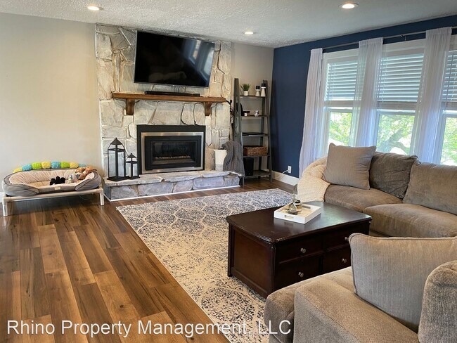 Building Photo - 4 br, 3 bath House - 496 W. Creekview Rd