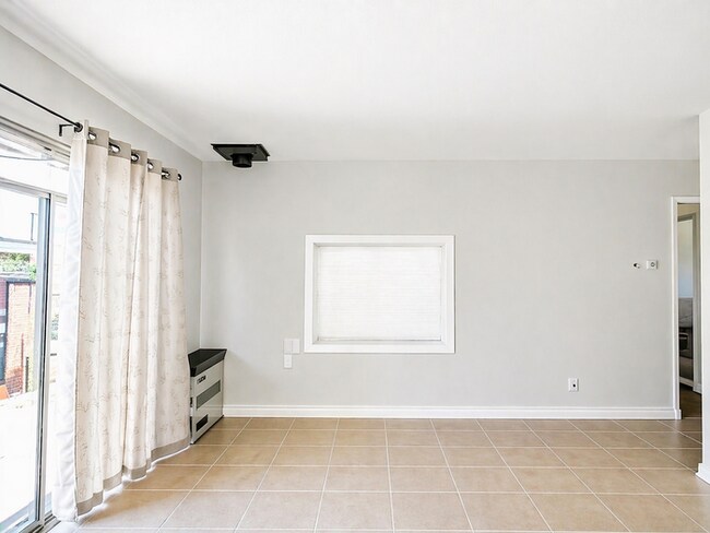 Foto del edificio - Fully Renovated 3BR Corner Lot Home With A Contractor-Friendly Flex Space | Work-from-Home Ready ...