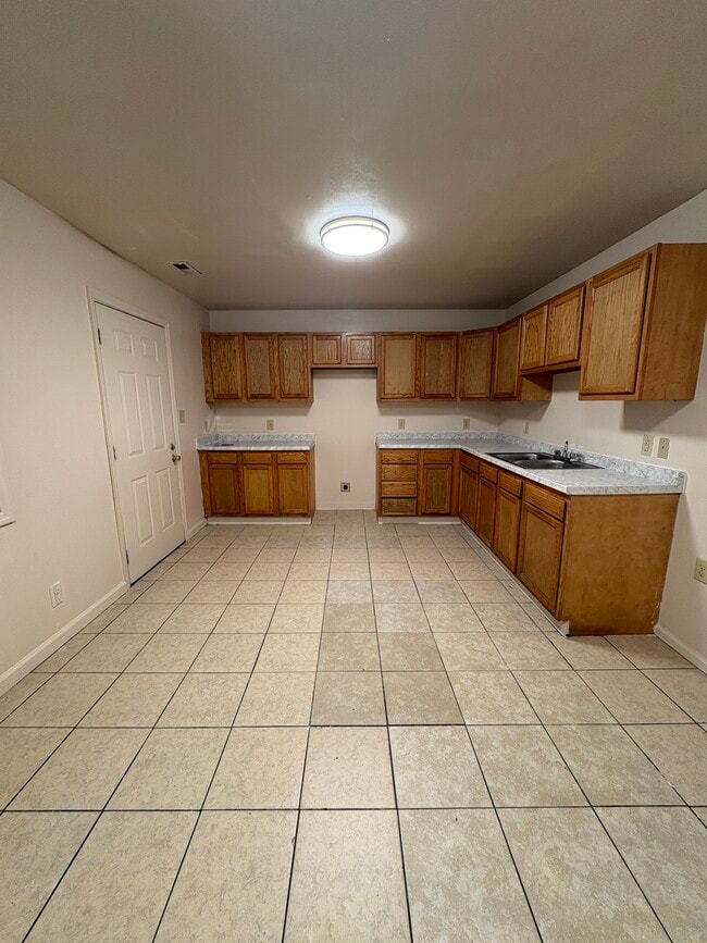 Building Photo - 4425 Thompson Dr