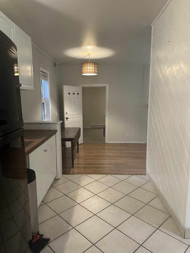 Photo du bâtiment - 9376 Emerald Dr
