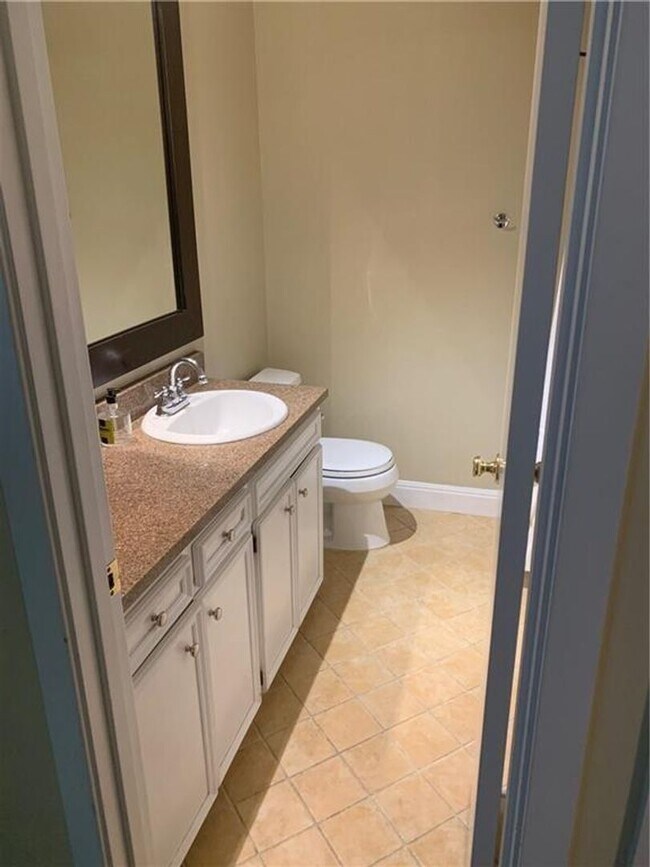 Foto del edificio - Oak Forest Charm Three Bedroom/2 Bath Avai...