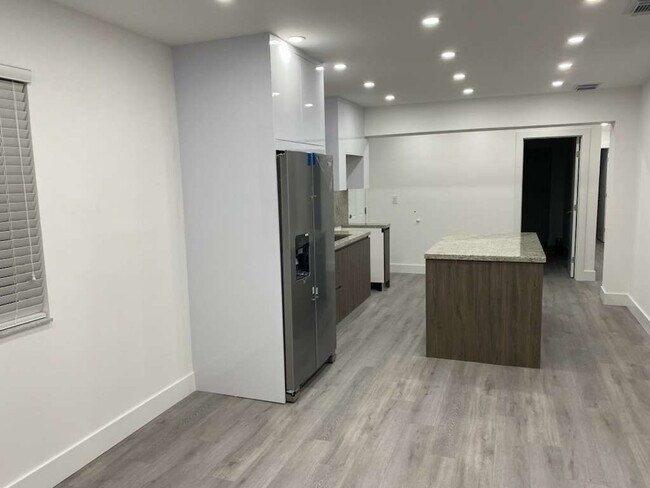 Foto del edificio - 2453 NW 7th St