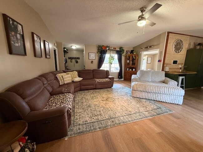 Building Photo - Room to Roam